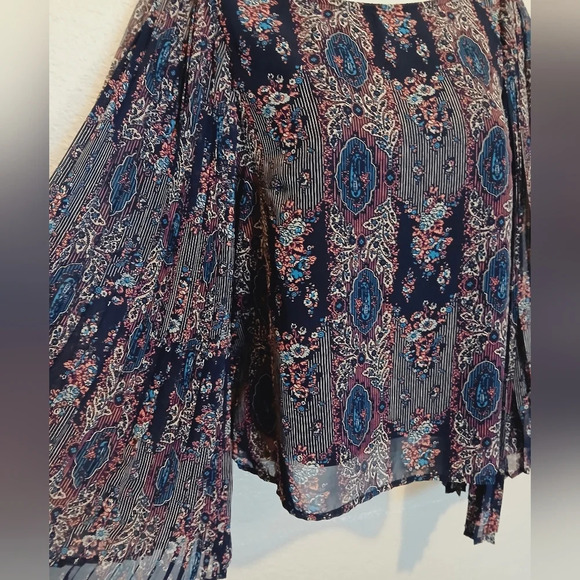 💚5/$25 Fire Los Angeles Accordian Sleeved Bohemian Print Blouse XS Blue Pink - Picture 6 of 9